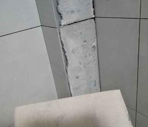 中方瓷砖空鼓维修公司分享下厨房瓷砖脱落的补救措施。